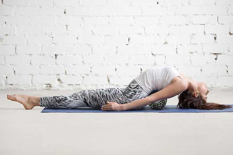 Yoga auf dem Nudelholz